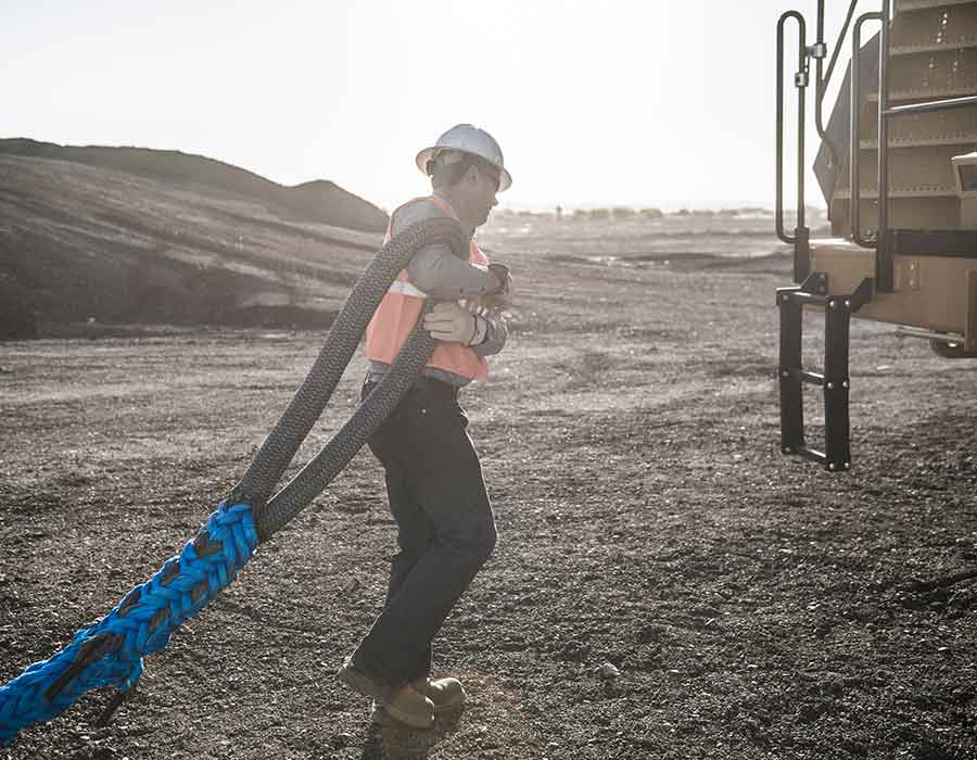 Worker using Samson Rope’s synthetic mining rope in a mining operation