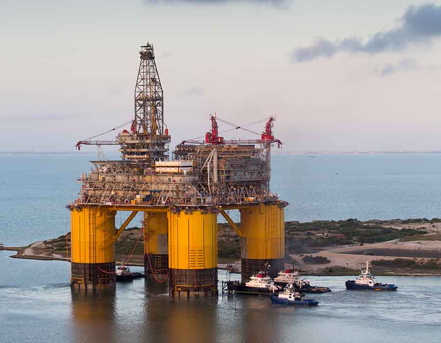 Offshore oil rig secured with Samson Rope’s mooring ropes in the energy sector