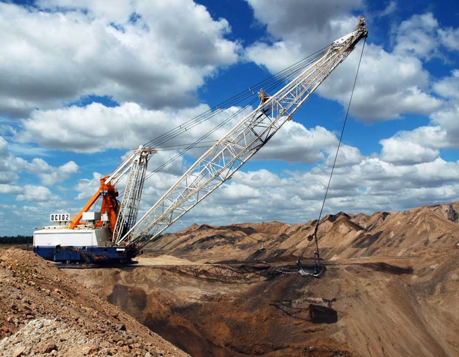 Mining dragline using Samson Rope hoisting ropes for excavation in a large open-pit mine